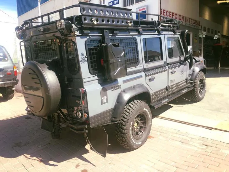 Defender 110 TD5 Expedition — taller 4x4 en Águilas (Murcia) (8/10)