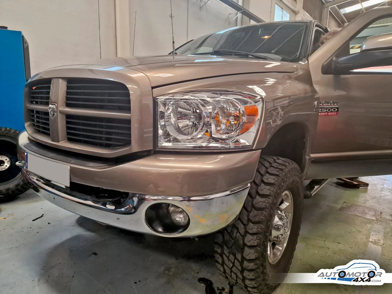 DODGE RAM 2.500 — taller 4x4 en Águilas (Murcia) (2/4)