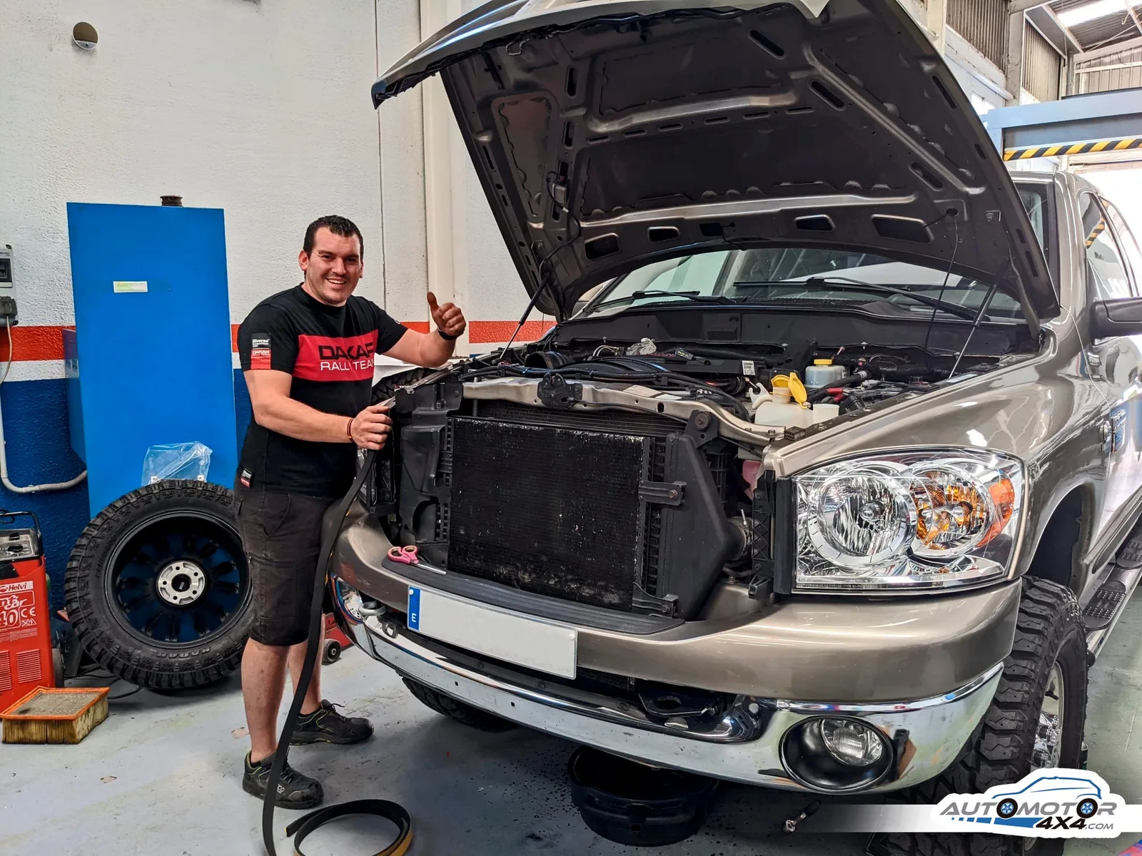 DODGE RAM 2.500 — taller 4x4 en Águilas (Murcia) (3/4)