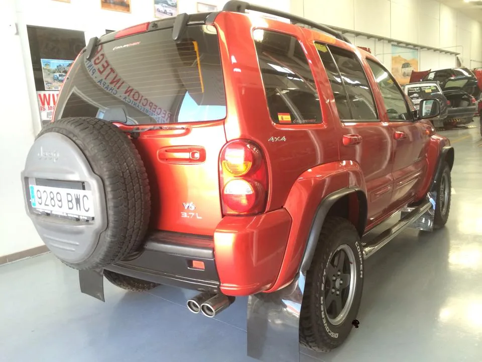 Jeep Cherokke 3.7 v6 — taller 4x4 en Águilas (Murcia) (2/2)