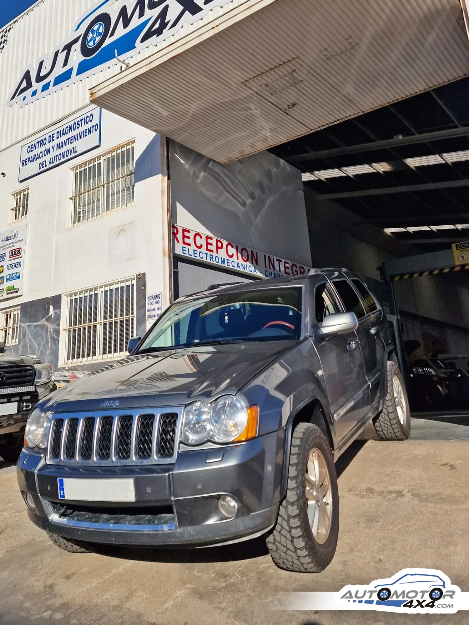 JEEP GRAND CHEROKEE OVERLAND — taller 4x4 en Águilas (Murcia) (2/7)