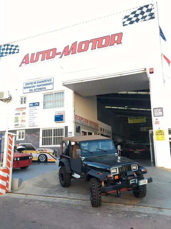 Jeep Wrangler Negro — taller 4x4 en Águilas (Murcia) (3/5)