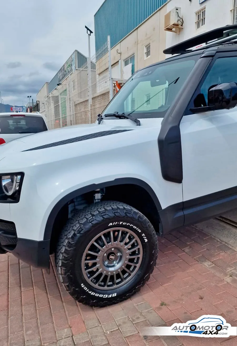 LAND ROVER DEFENDER 110 D200 — taller 4x4 en Águilas (Murcia) (4/10)