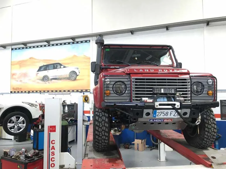 Land Rover Defender 90 TD4 — taller 4x4 en Águilas (Murcia) (9/11)