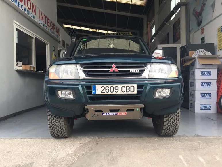 Mitsubishi Montero v60 Barcelona — taller 4x4 en Águilas (Murcia) (7/9)