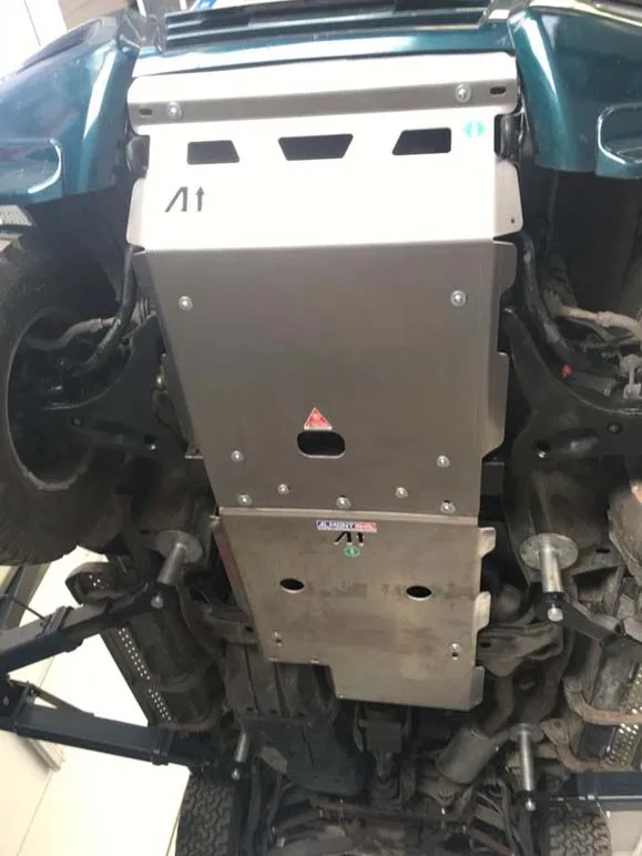 Mitsubishi Montero v60 Barcelona — taller 4x4 en Águilas (Murcia) (8/9)