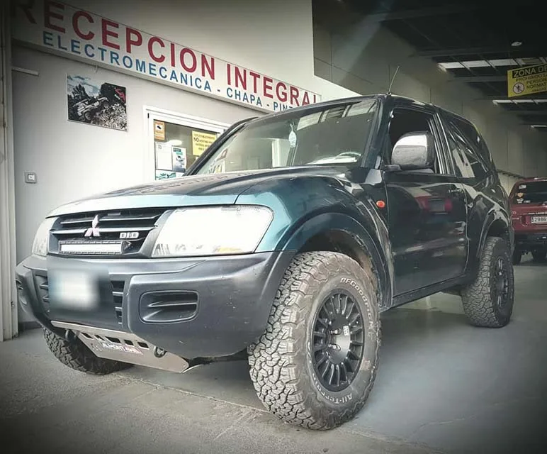 Mitsubishi Montero V60 Caniles — taller 4x4 en Águilas (Murcia) (3/6)