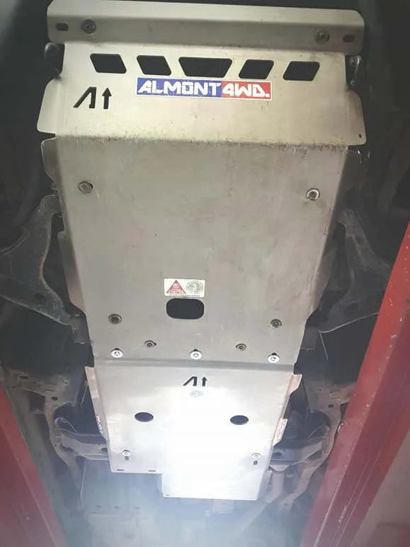 Mitsubishi Montero V60 Caniles — taller 4x4 en Águilas (Murcia) (4/6)