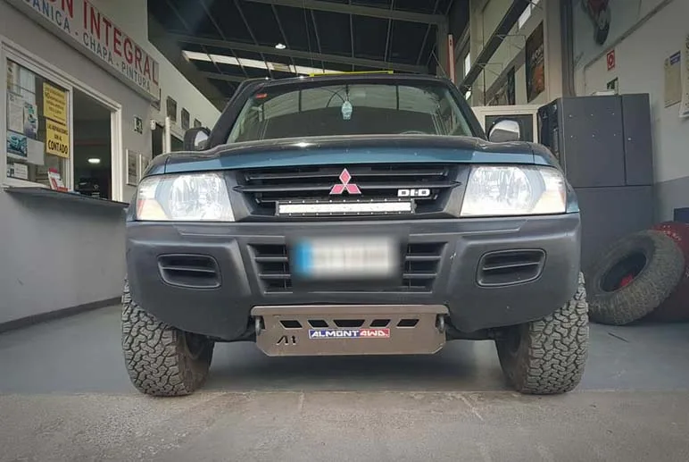 Mitsubishi Montero V60 Caniles — taller 4x4 en Águilas (Murcia) (5/6)