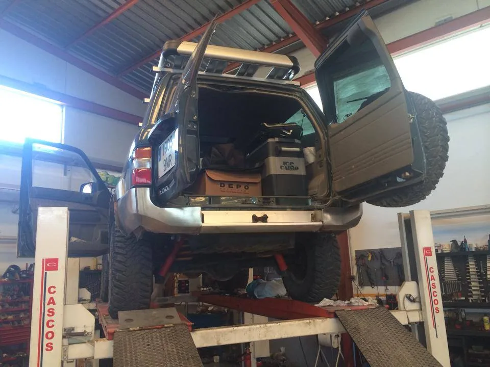 Nissan gr 3.0 — taller 4x4 en Águilas (Murcia) (2/7)