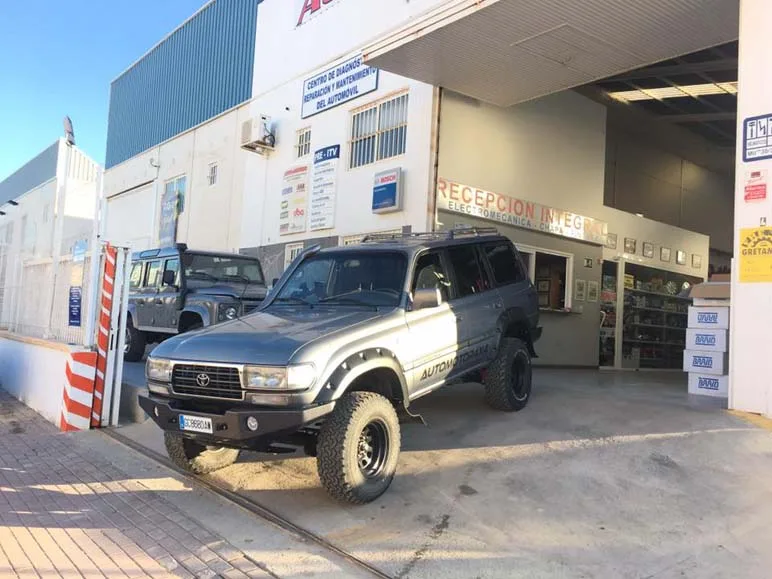 Toyota HDJ80 Alicante — taller 4x4 en Águilas (Murcia) (2/11)