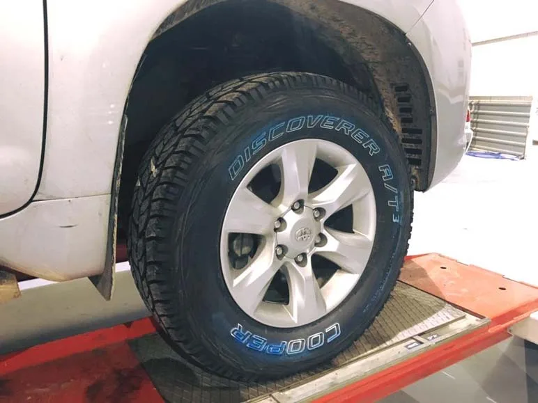Toyota KDJ150 Madrid — taller 4x4 en Águilas (Murcia) (3/7)