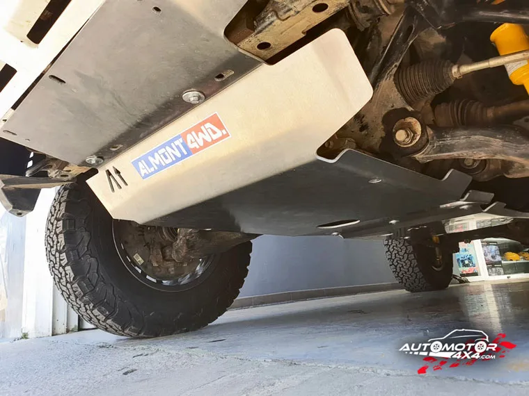 TOYOTA LAND CRUISER KDJ155 AGRICOLA NEVADA — 4x4 workshop in Águilas (Murcia, Spain) (7/11)
