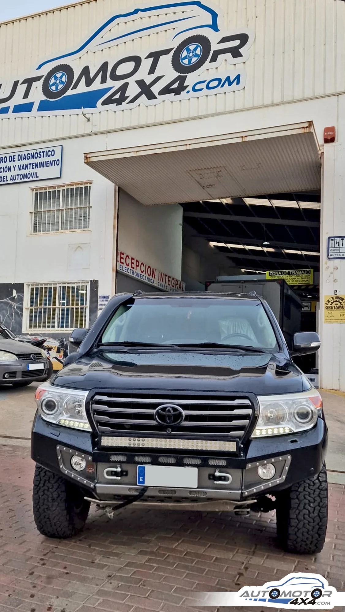 TOYOTA LAND CRUISER VDJ200 — taller 4x4 en Águilas (Murcia) (2/4)