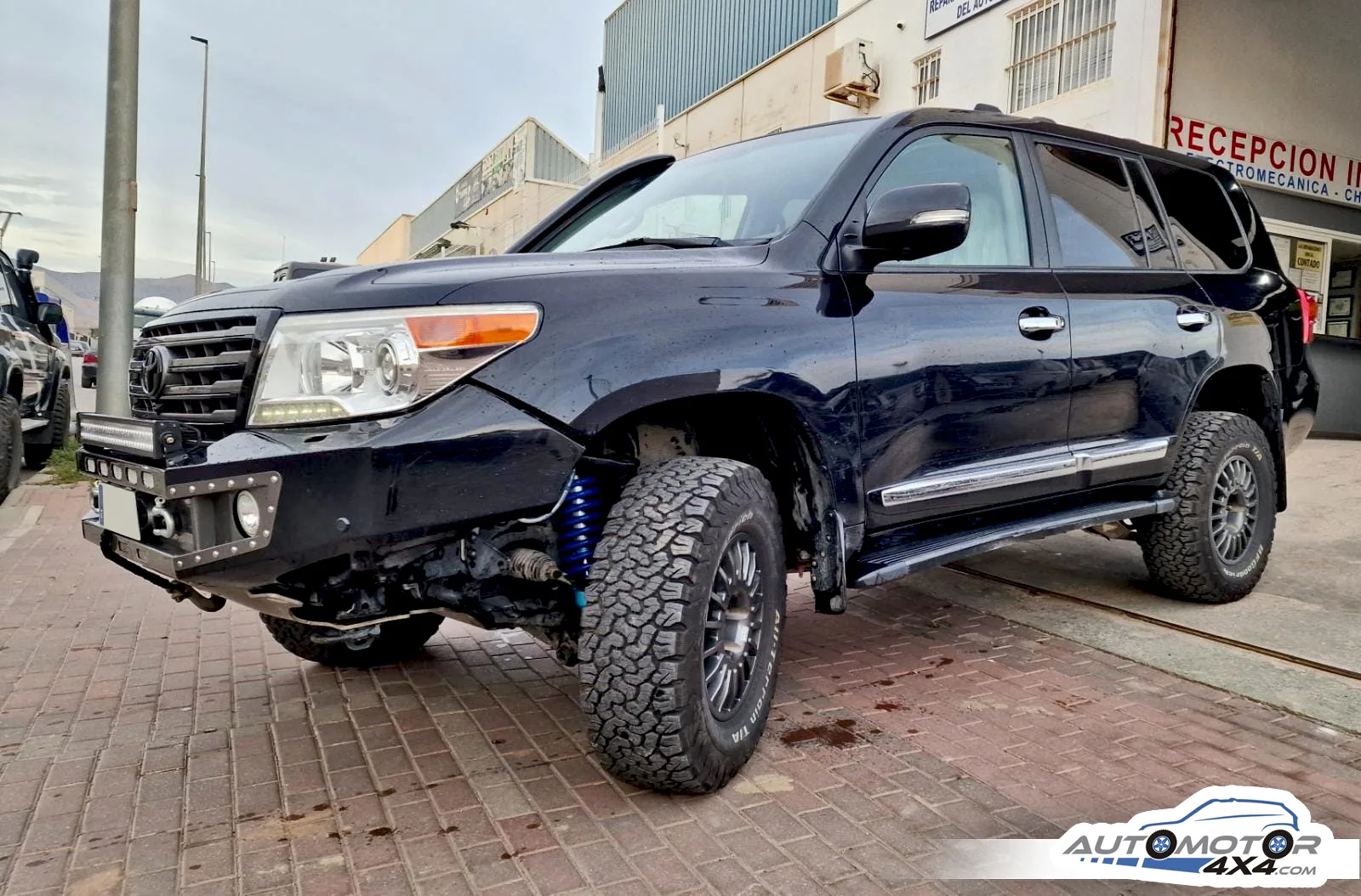 TOYOTA LAND CRUISER VDJ200 — taller 4x4 en Águilas (Murcia) (3/4)